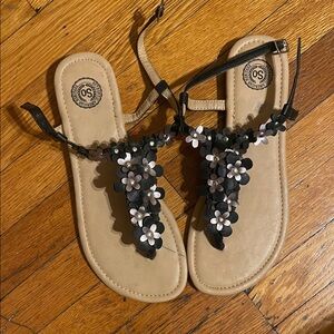 So Women’s Size 9 Black and Silver Floral Sandals